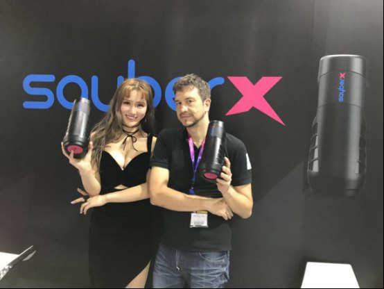 SayberX智能男性自慰器营造真实触感 远程控制让距离变美