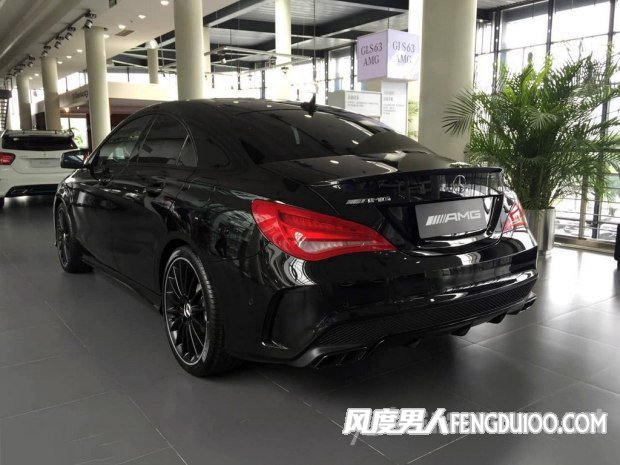 奔驰AMG CLA 45 4MATIC外观