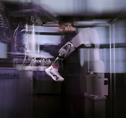 On昂跑 全球重磅发布高性能鞋面喷织科技LightSpray™ 实现 “空前之轻”