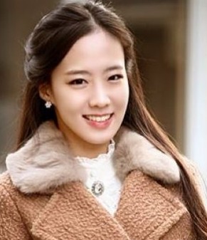 2012最新韩国街拍发型打造温柔时尚淑女发型