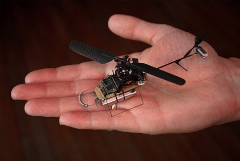 世界最小直升机问世体积仅香烟盒大