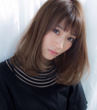 顺直内扣起来的 发型非常温柔,适合中年女士,给人感觉气质贤淑优雅